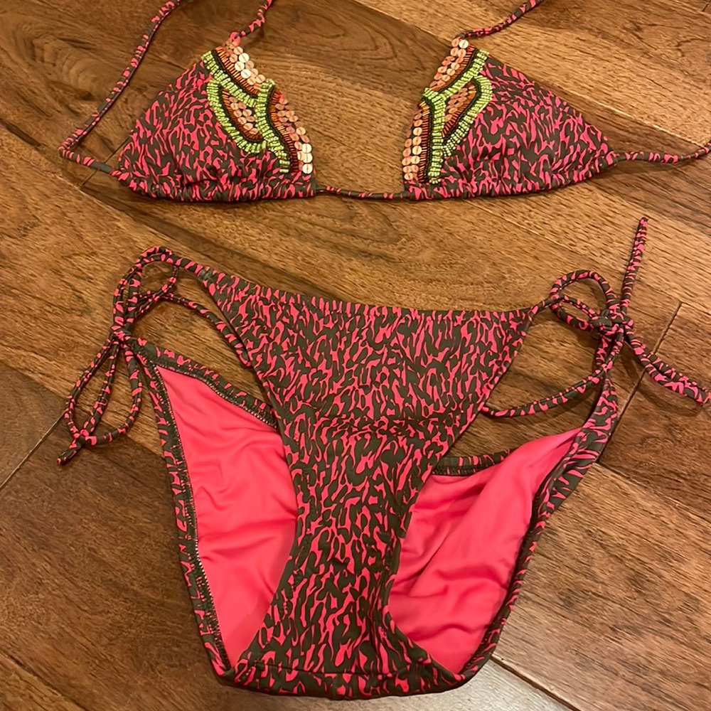 Victoria’s Secret Bikini. S.